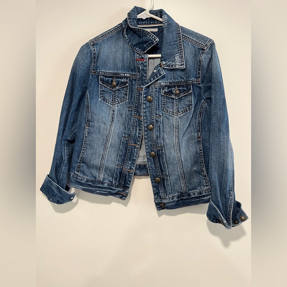 Tommy Hilfiger Jean Jacket
Size Medium